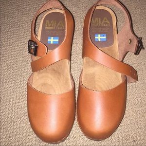 Mia abba clogs luggage color never worn